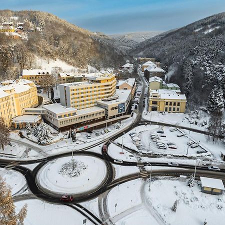 Hotel Luzice ยาคีมอฟ ภายนอก รูปภาพ