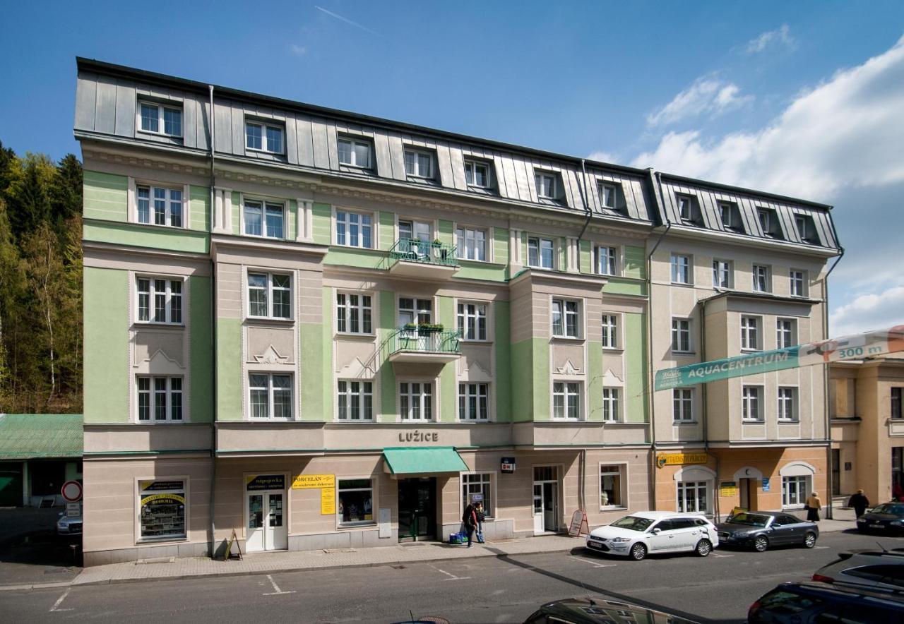 Hotel Luzice ยาคีมอฟ ภายนอก รูปภาพ