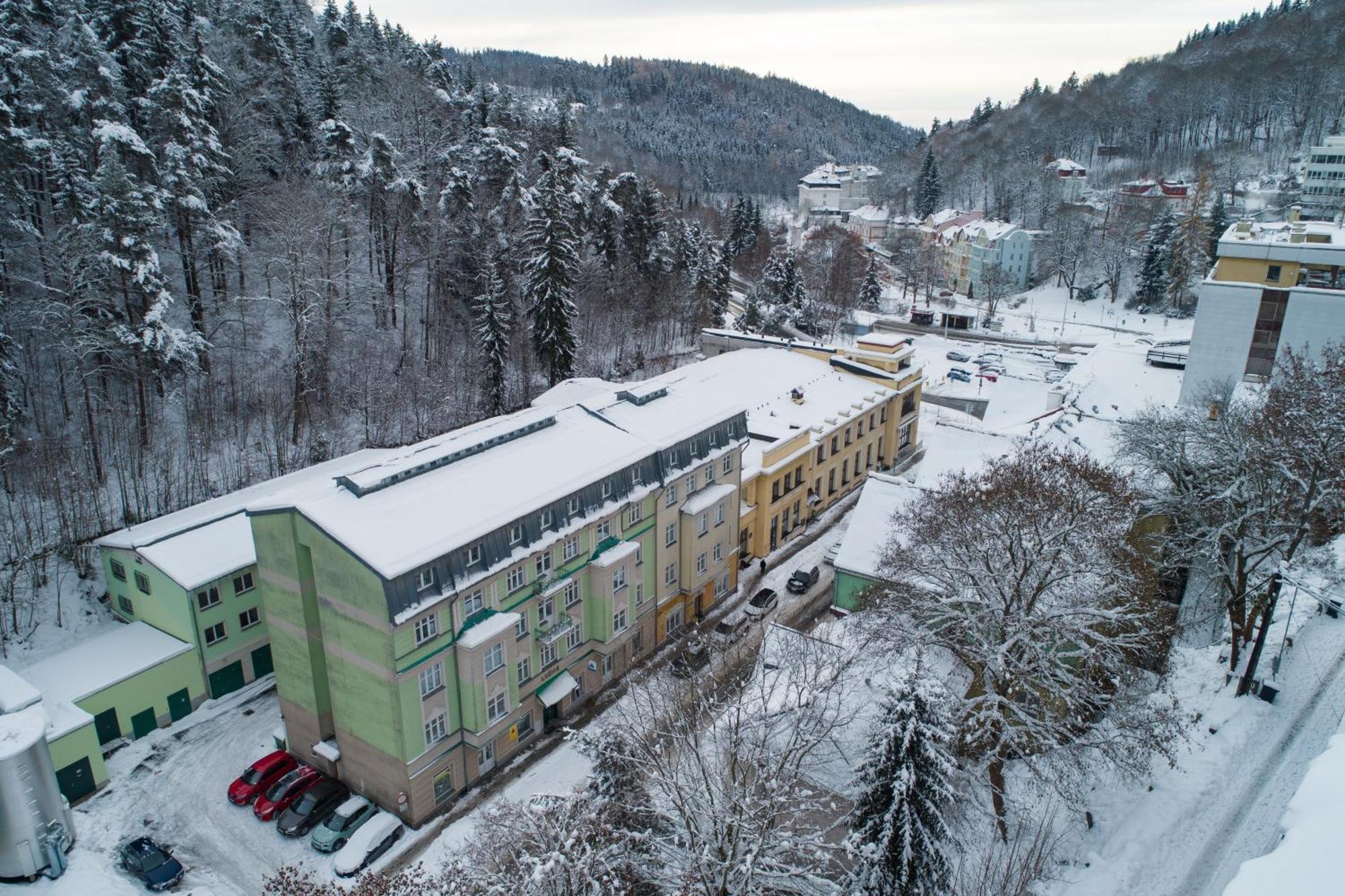 Hotel Luzice ยาคีมอฟ ภายนอก รูปภาพ